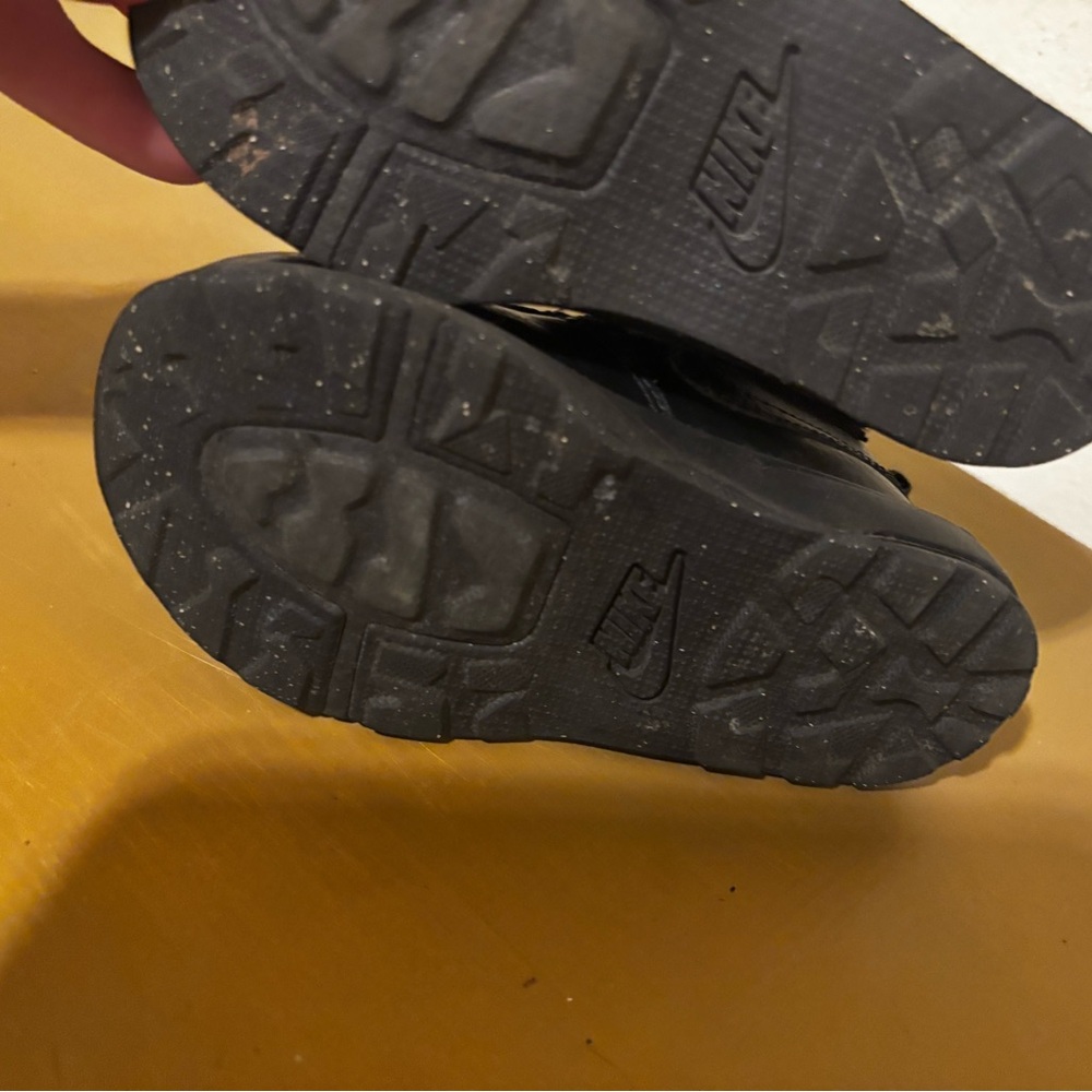 Nike Kids Black High-Top Sneakers - Picture 5 of 7